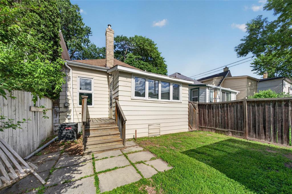 593 Alverstone Street, Winnipeg, Manitoba  R3G 2B8 - Photo 32 - 202613222