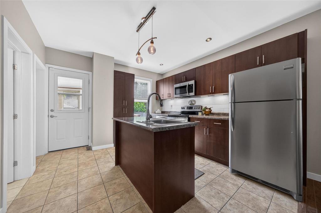 593 Alverstone Street, Winnipeg, Manitoba  R3G 2B8 - Photo 7 - 202613222