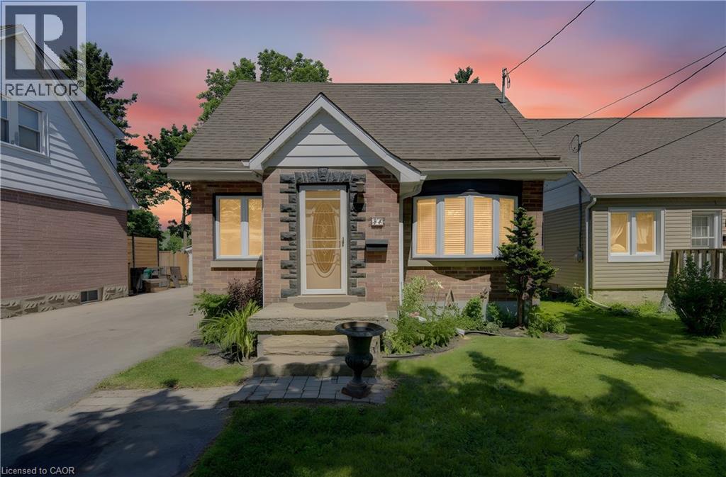 72 Pleasant Avenue, Kitchener, Ontario  N2M 4A4 - Photo 2 - 40837639
