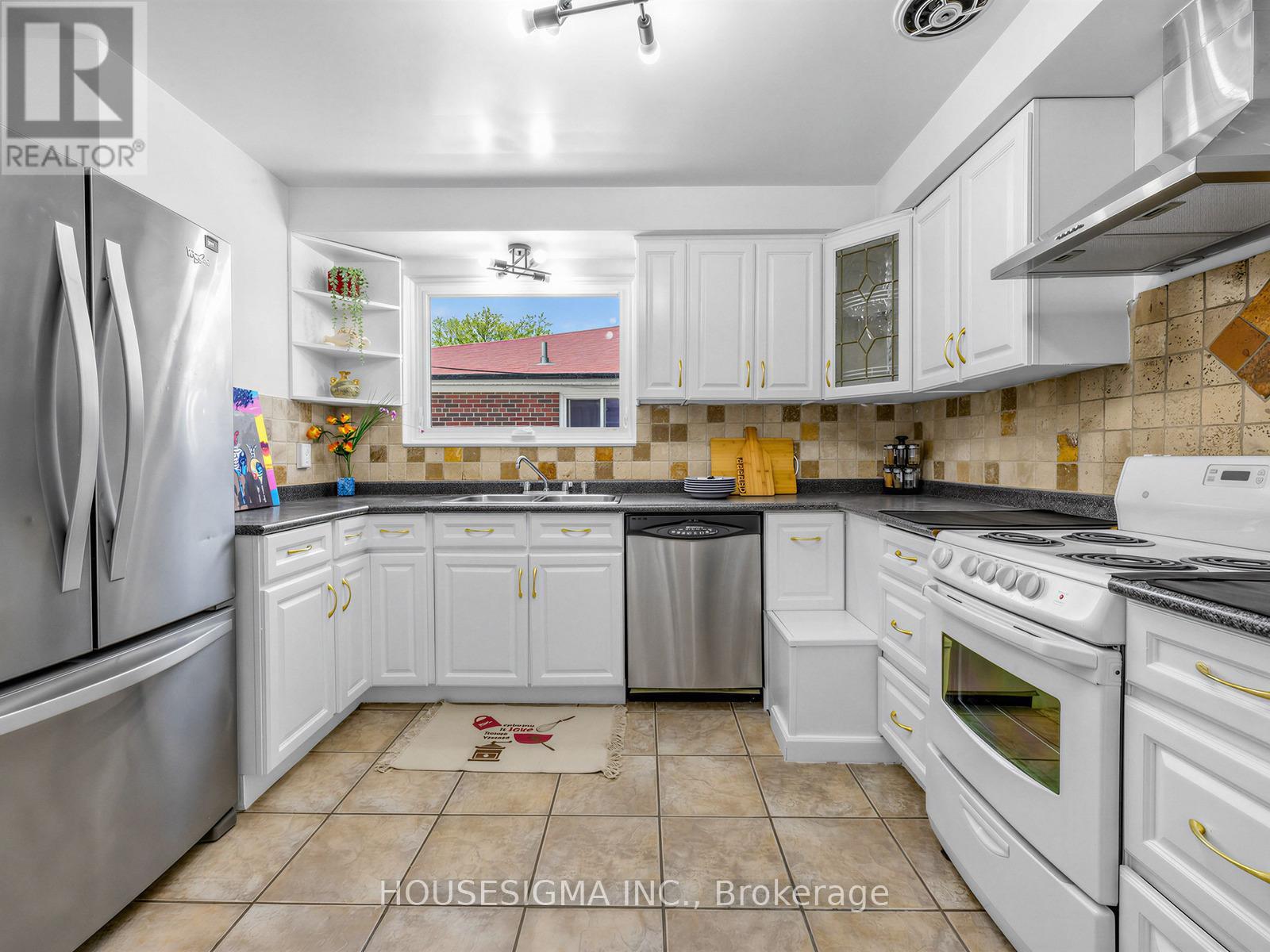 51 Tisdale Avenue, Toronto, Ontario  M4A 1Y6 - Photo 11 - C13419344