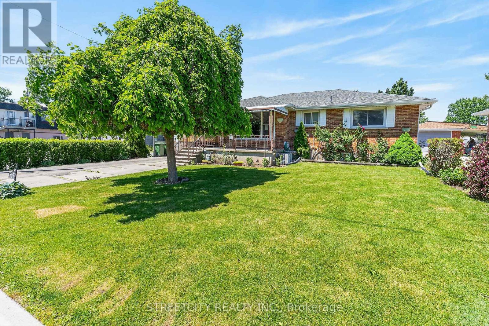 174 Myrtle Street, St. Thomas, Ontario  N5R 2G9 - Photo 1 - X13419706