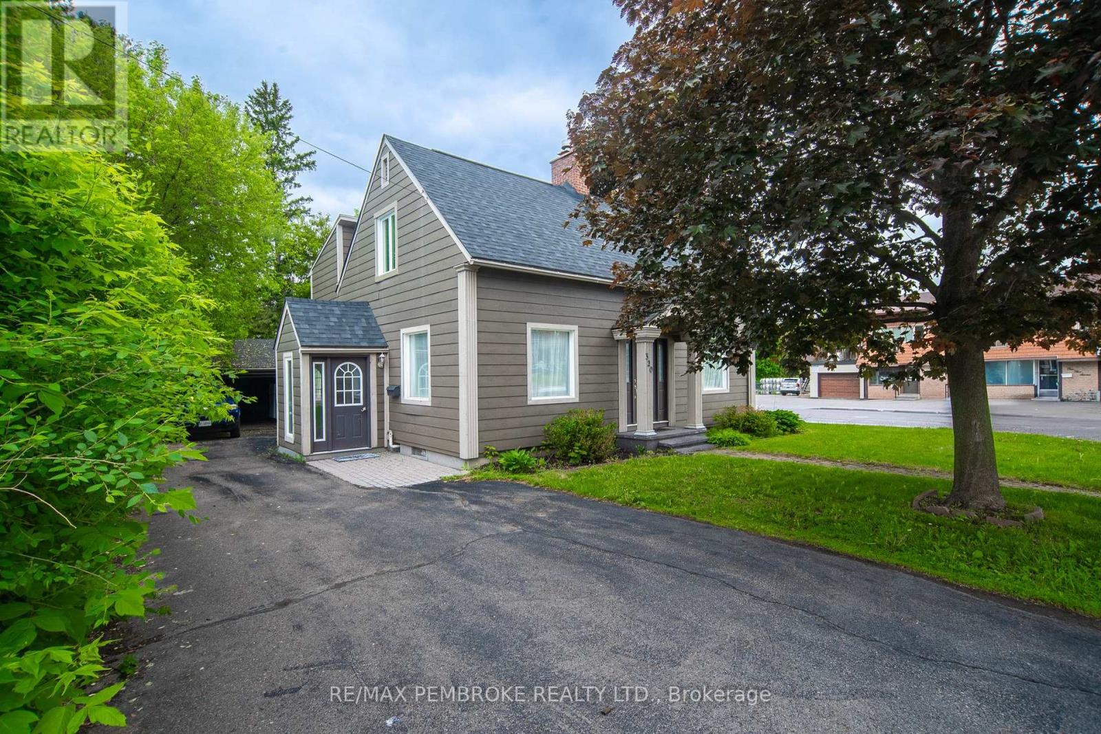 320 MACKAY STREET, Pembroke, Ontario