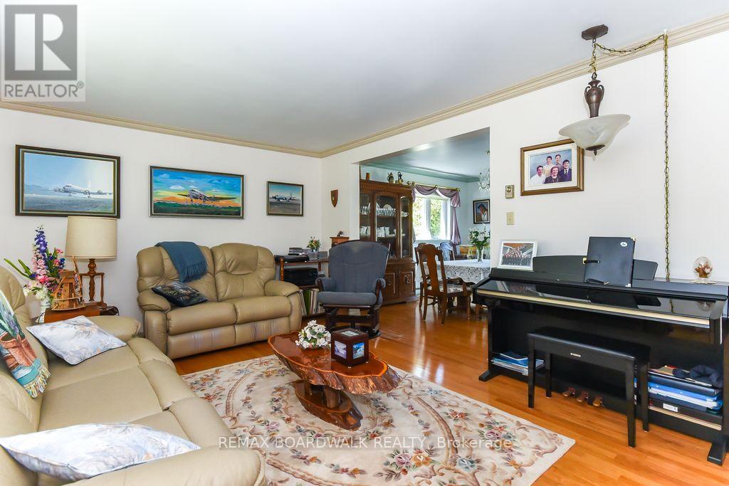 6617 Carriere Street, Ottawa, Ontario K1C 4T6 - Photo 8 - X13419782