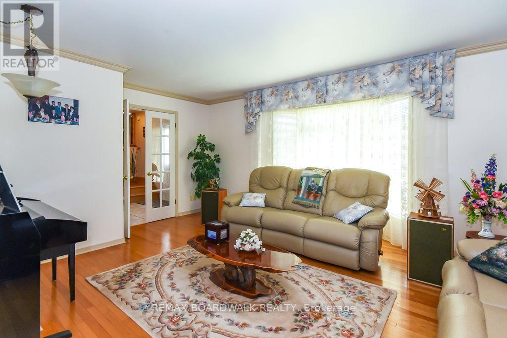 6617 Carriere Street, Ottawa, Ontario K1C 4T6 - Photo 9 - X13419782