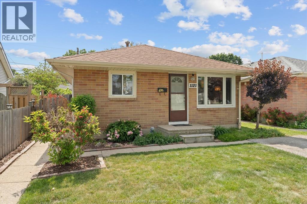 1121 Partington, Windsor, Ontario  N9B 2P3 - Photo 2 - 26013554