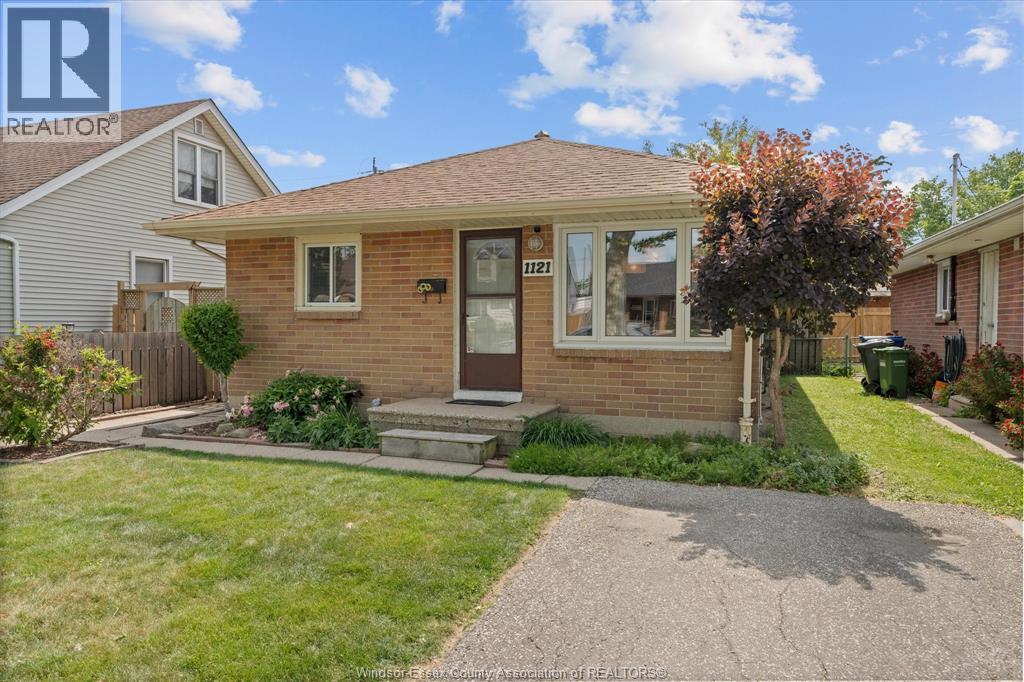 1121 Partington, Windsor, Ontario  N9B 2P3 - Photo 3 - 26013554