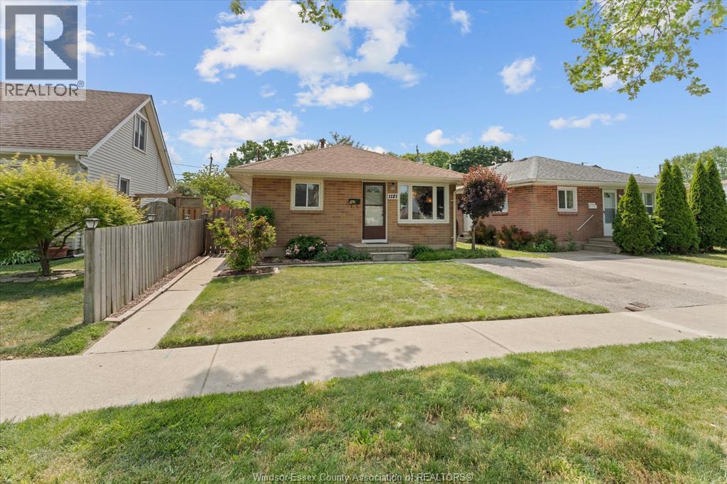 1121 Partington, Windsor, Ontario  N9B 2P3 - Photo 4 - 26013554