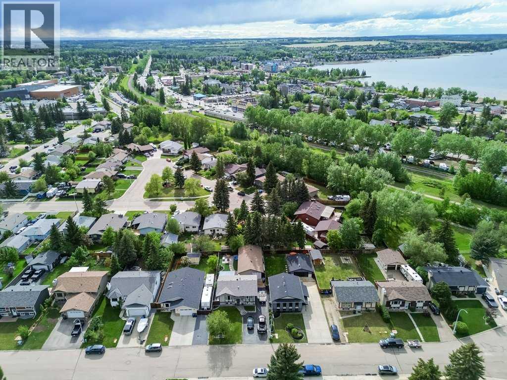 16 Willow Street, Sylvan Lake, Alberta  T4S 1M1 - Photo 3 - A2318704