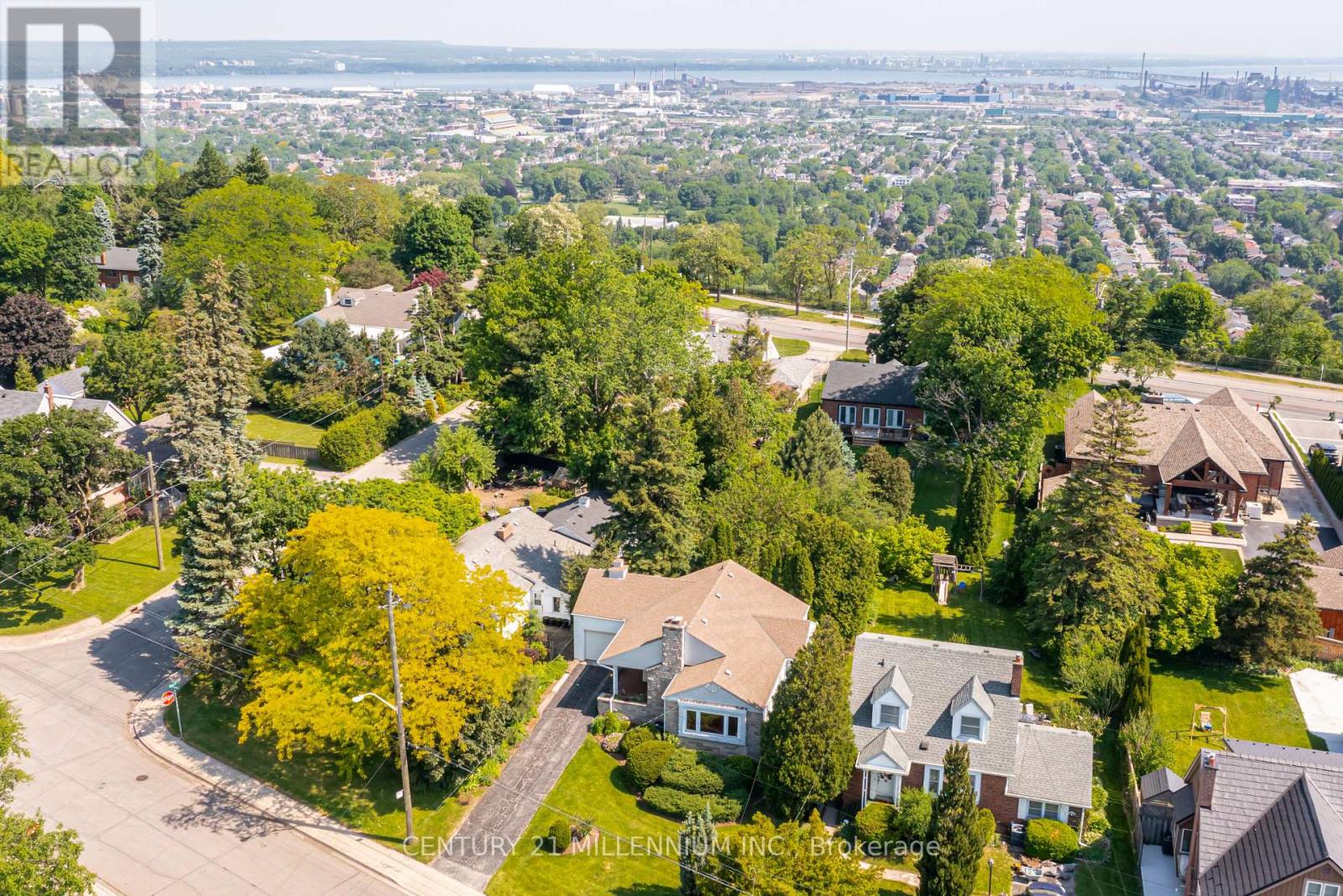 99 Sunning Hill Avenue, Hamilton, Ontario  L8T 1C1 - Photo 2 - X13419392