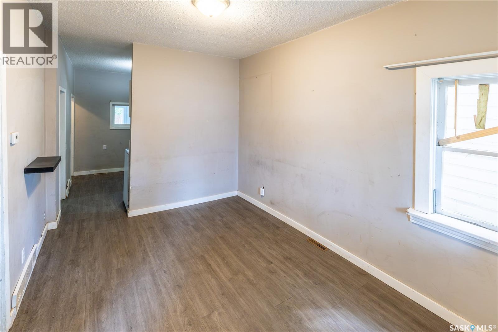 1205 1st Avenue Nw, Moose Jaw, Saskatchewan  S6H 3N5 - Photo 2 - SK038721