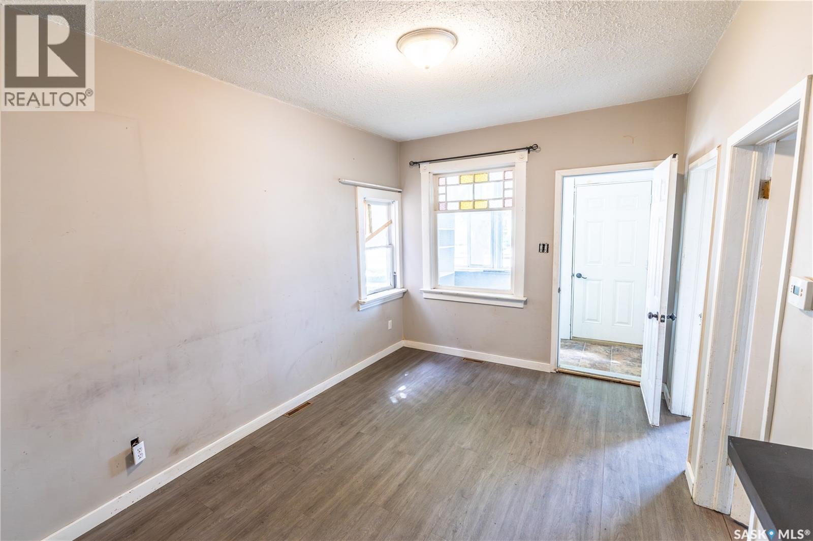 1205 1st Avenue Nw, Moose Jaw, Saskatchewan  S6H 3N5 - Photo 3 - SK038721