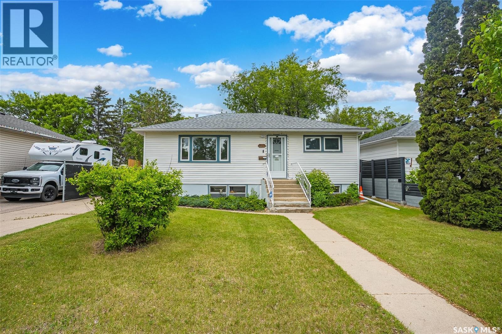 421 P Avenue N, Saskatoon, Saskatchewan  S7L 2V8 - Photo 1 - SK038692