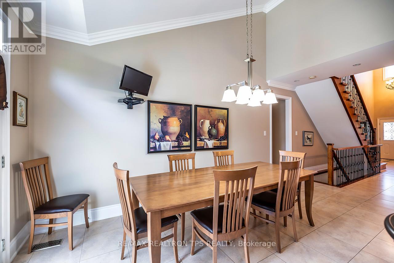 25 Leafield Drive, Toronto, Ontario  M1W 2R2 - Photo 11 - E13419826