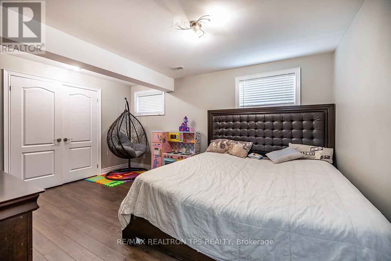 25 Leafield Drive, Toronto, Ontario  M1W 2R2 - Photo 32 - E13419826