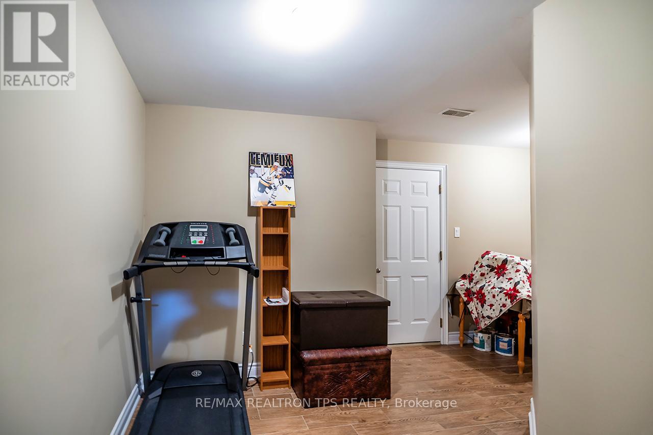 25 Leafield Drive, Toronto, Ontario  M1W 2R2 - Photo 34 - E13419826