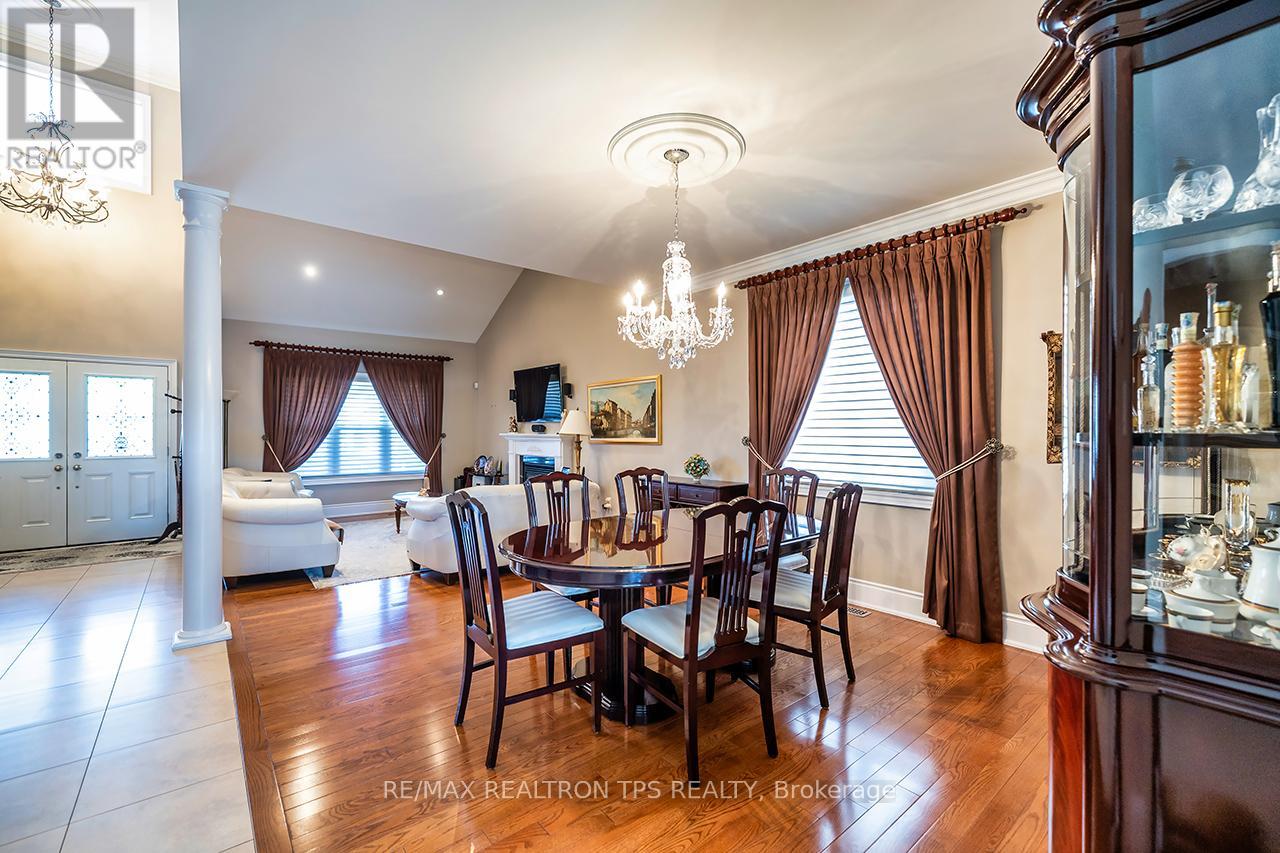 25 Leafield Drive, Toronto, Ontario  M1W 2R2 - Photo 7 - E13419826
