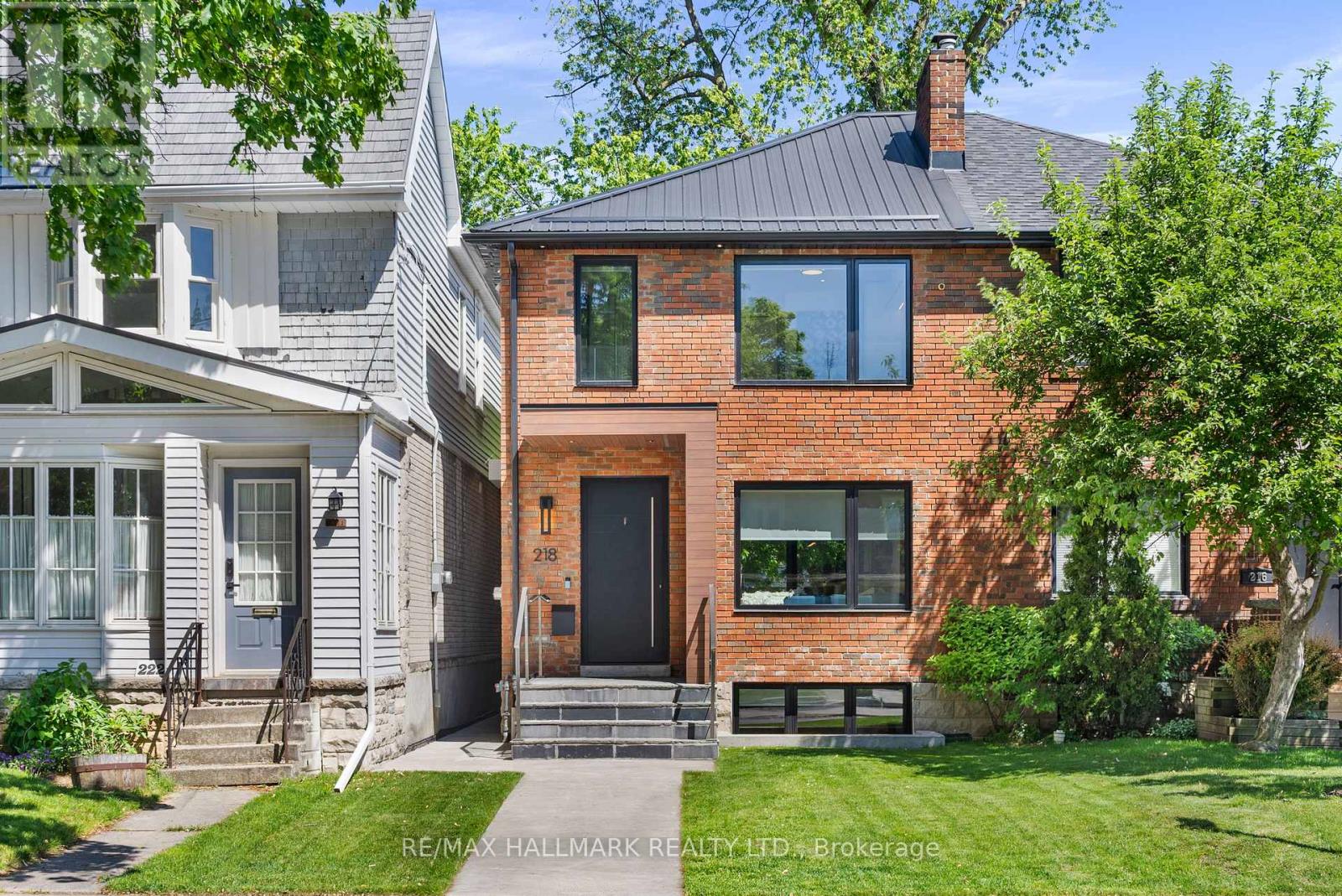 <div class="slider-price">$1,699,900</div><p>218 Woburn Avenue, Toronto, Ontario</p>