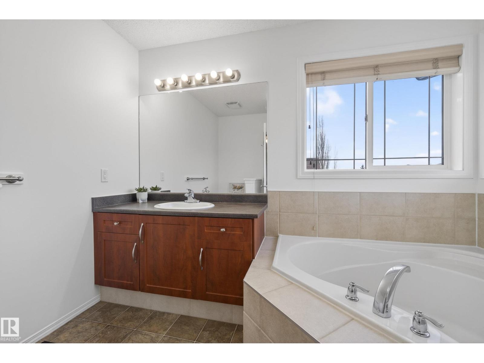 10807 6 Av SW, Edmonton, Alberta  T6W 1G3 - Photo 35 - E4492584