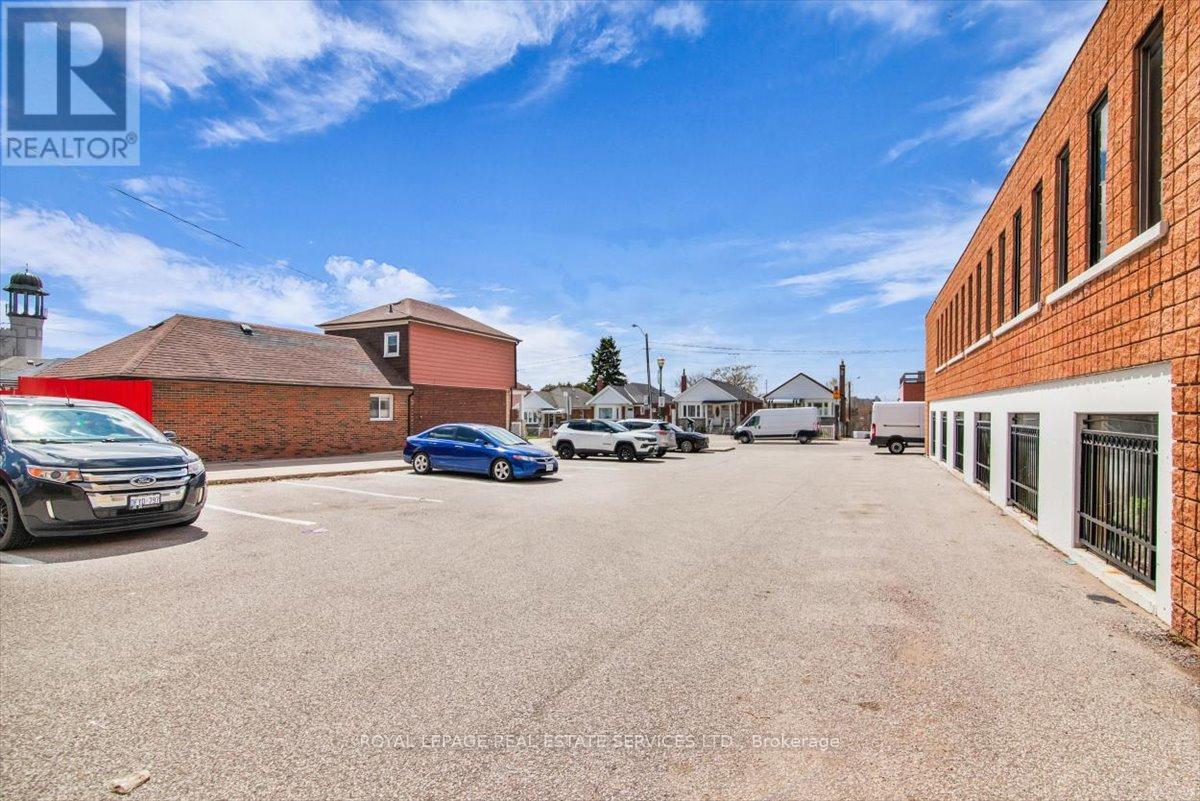 2547a Eglinton Avenue W, Toronto, Ontario  M6M 1T2 - Photo 16 - W13419636