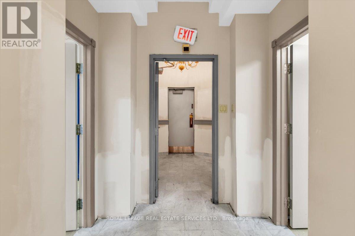2547a Eglinton Avenue W, Toronto, Ontario  M6M 1T2 - Photo 2 - W13419636