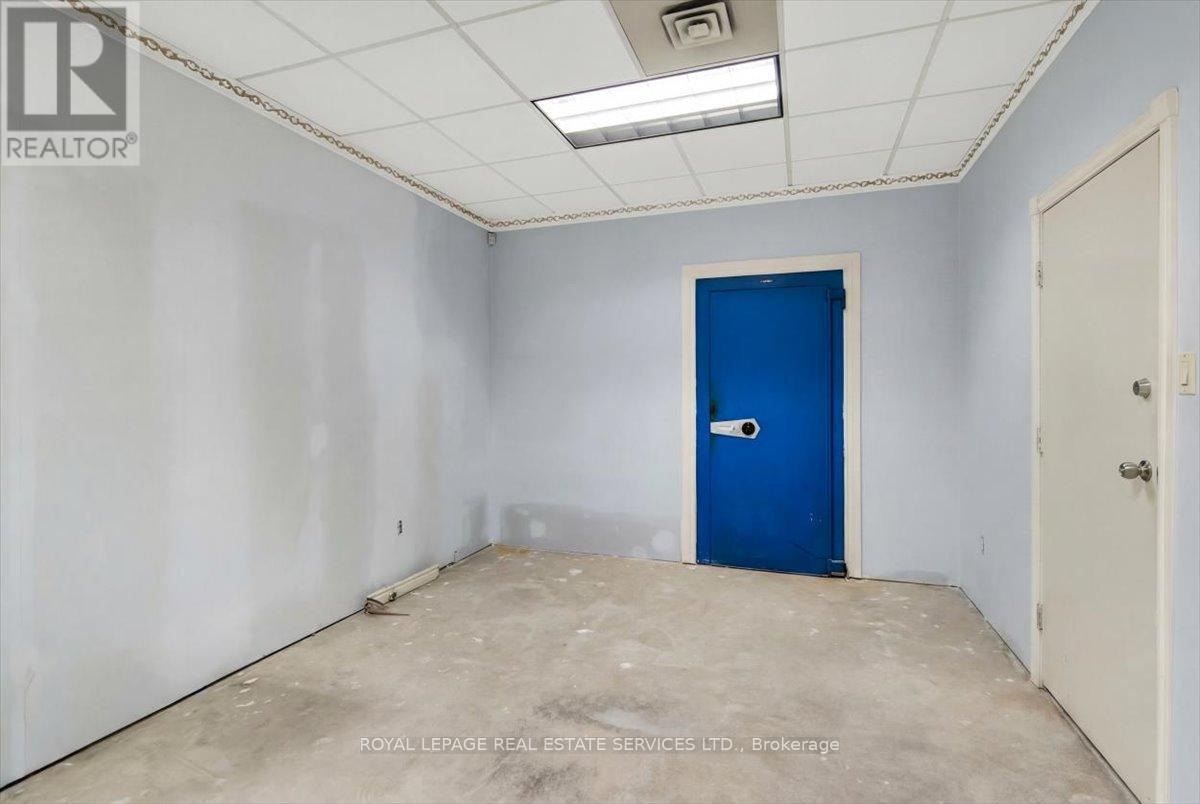 2547a Eglinton Avenue W, Toronto, Ontario  M6M 1T2 - Photo 6 - W13419636