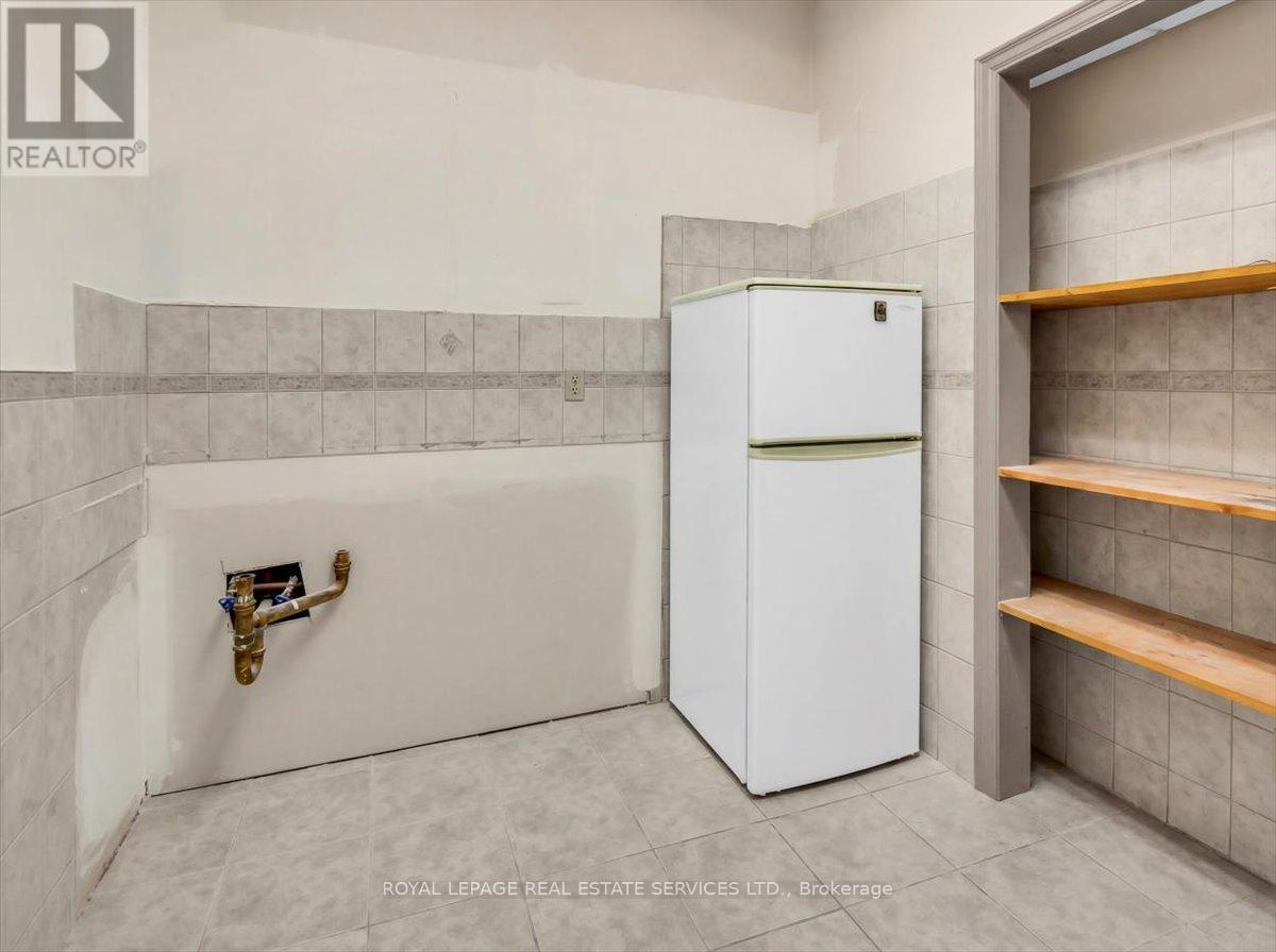 2547a Eglinton Avenue W, Toronto, Ontario  M6M 1T2 - Photo 7 - W13419636