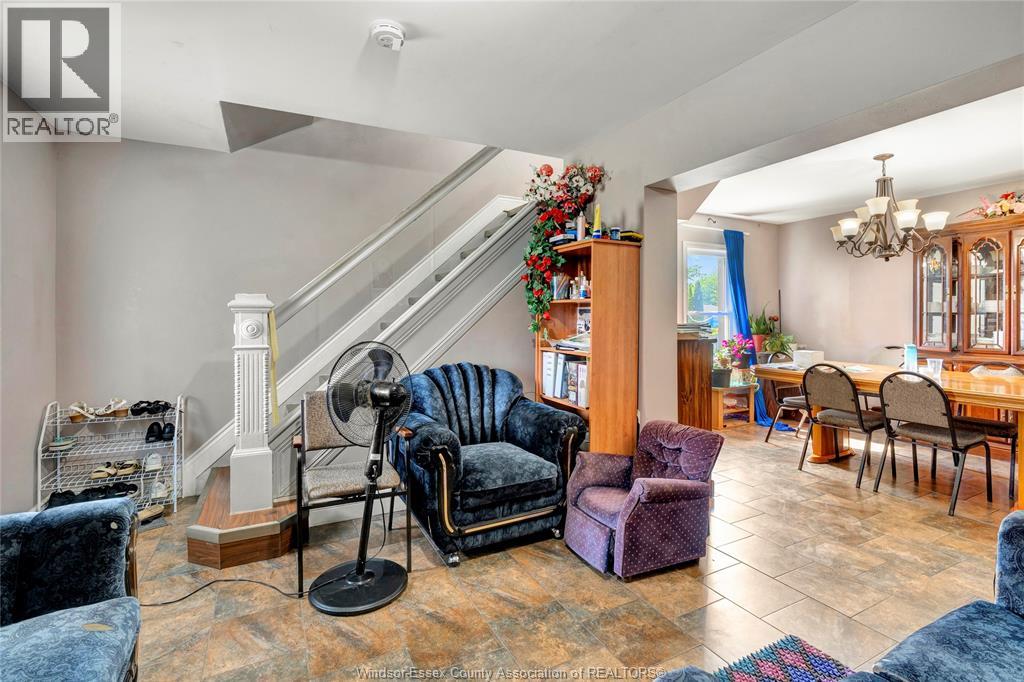 101 Oak Street East, Leamington, Ontario  N8H 2C7 - Photo 3 - 26013555