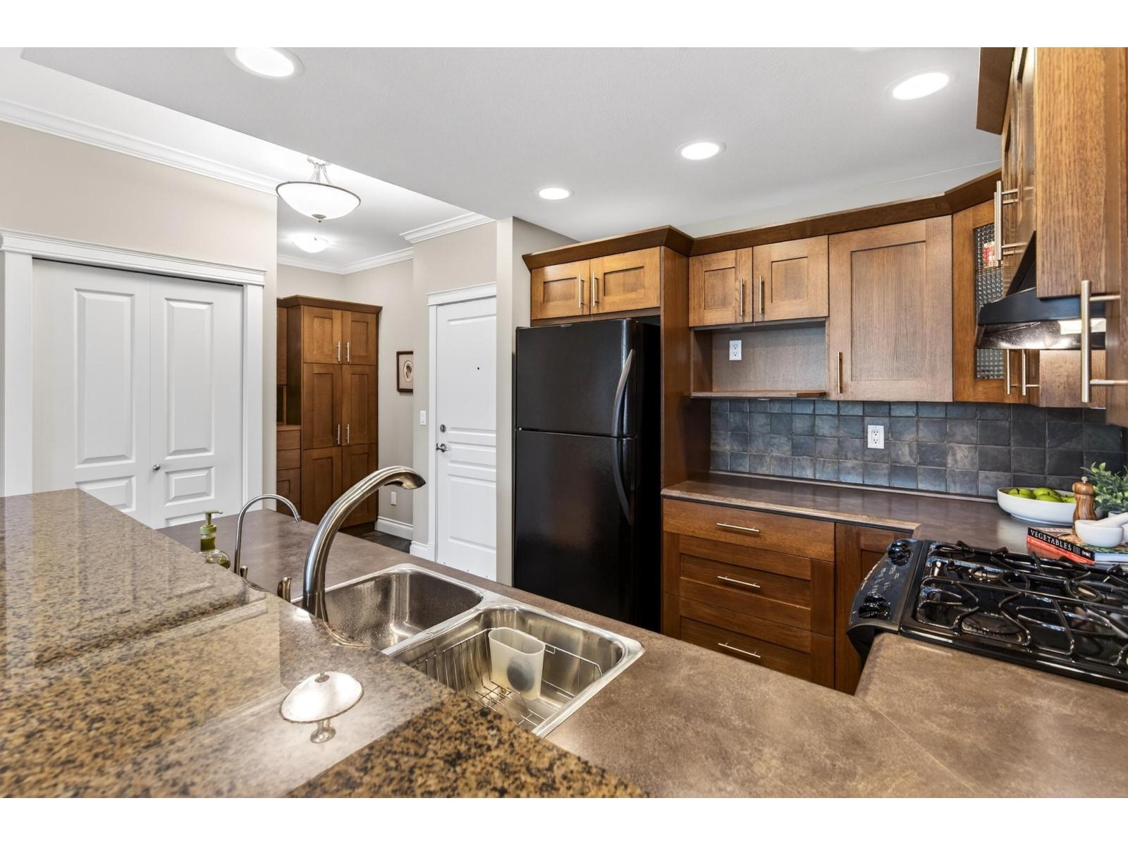 403 15357 17a Avenue, Surrey, British Columbia  V4A 1V4 - Photo 10 - R3133088