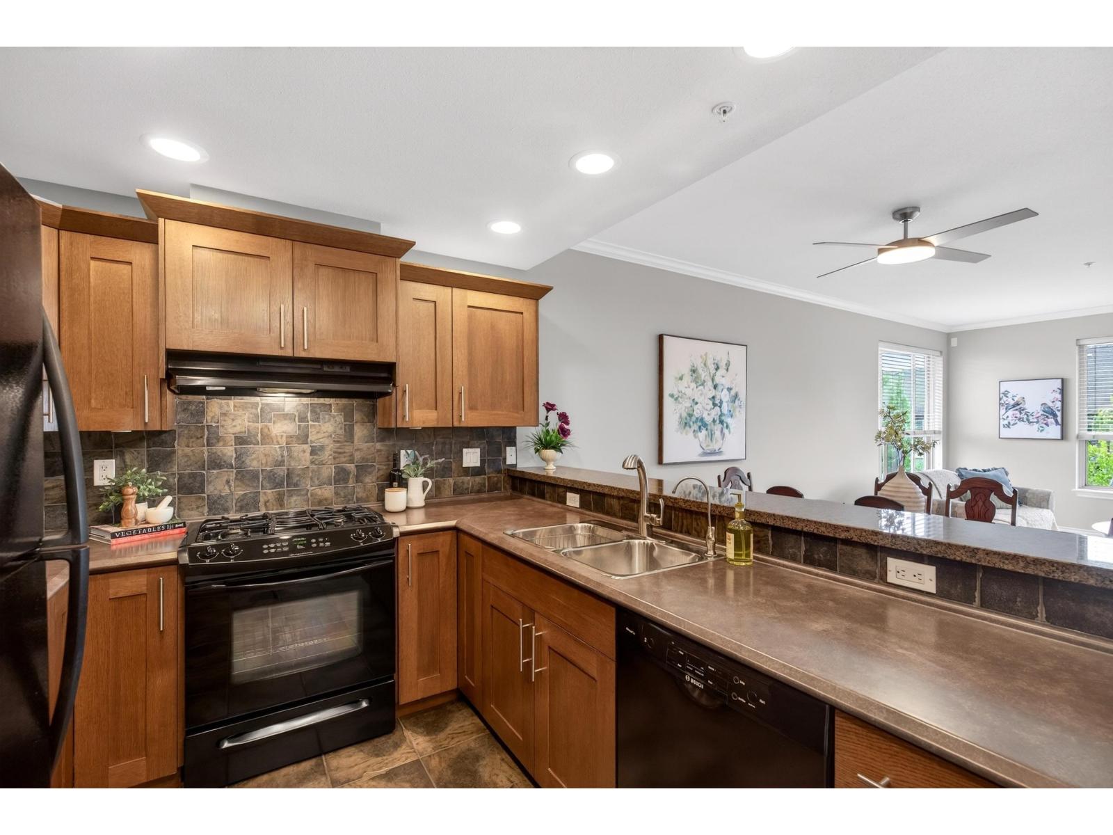 403 15357 17a Avenue, Surrey, British Columbia  V4A 1V4 - Photo 8 - R3133088