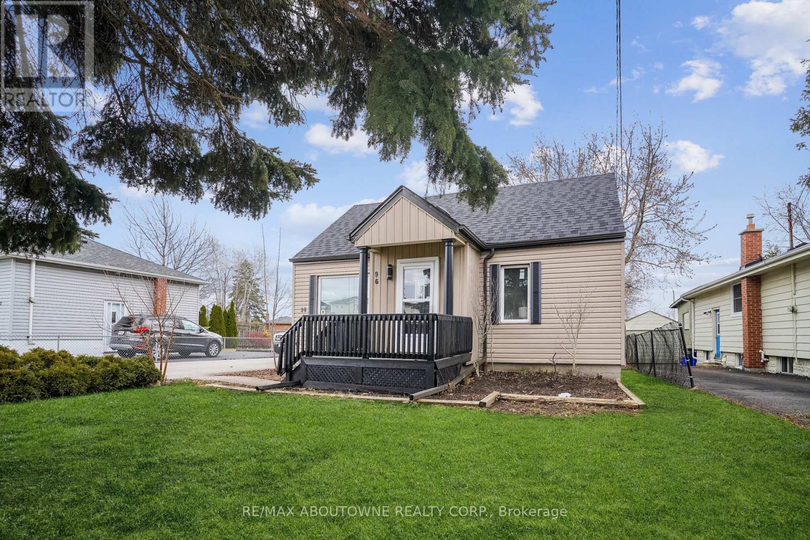 96 MOHAWK ROAD E, Hamilton, Ontario