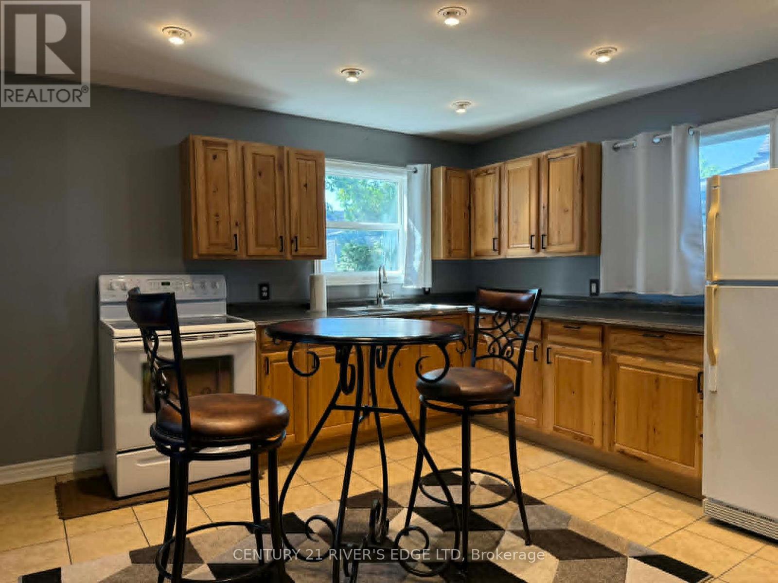 101 Schofield Avenue, Brockville, Ontario  K6V 4M7 - Photo 2 - X12660882