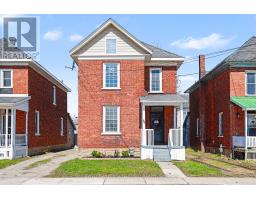 88 RUSSELL STREET E, Smiths Falls, Ontario