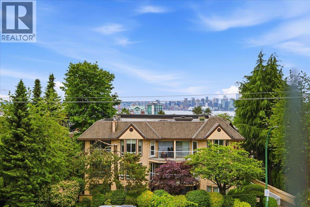 102 123 E KEITH ROAD, North Vancouver, British Columbia