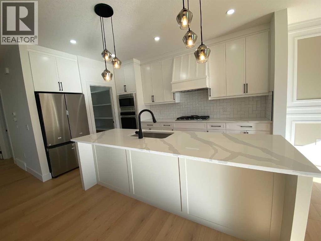 709 Mandalay Avenue NW, Carstairs, Alberta  T0M 0N0 - Photo 2 - A2319109
