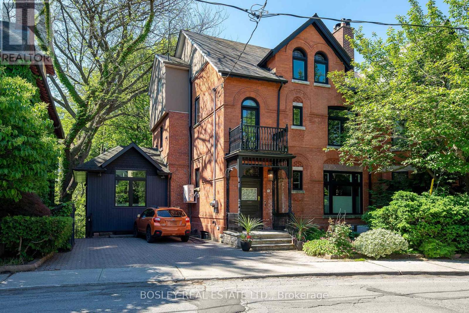 UPPER - 12 MEREDITH CRESCENT, Toronto, Ontario