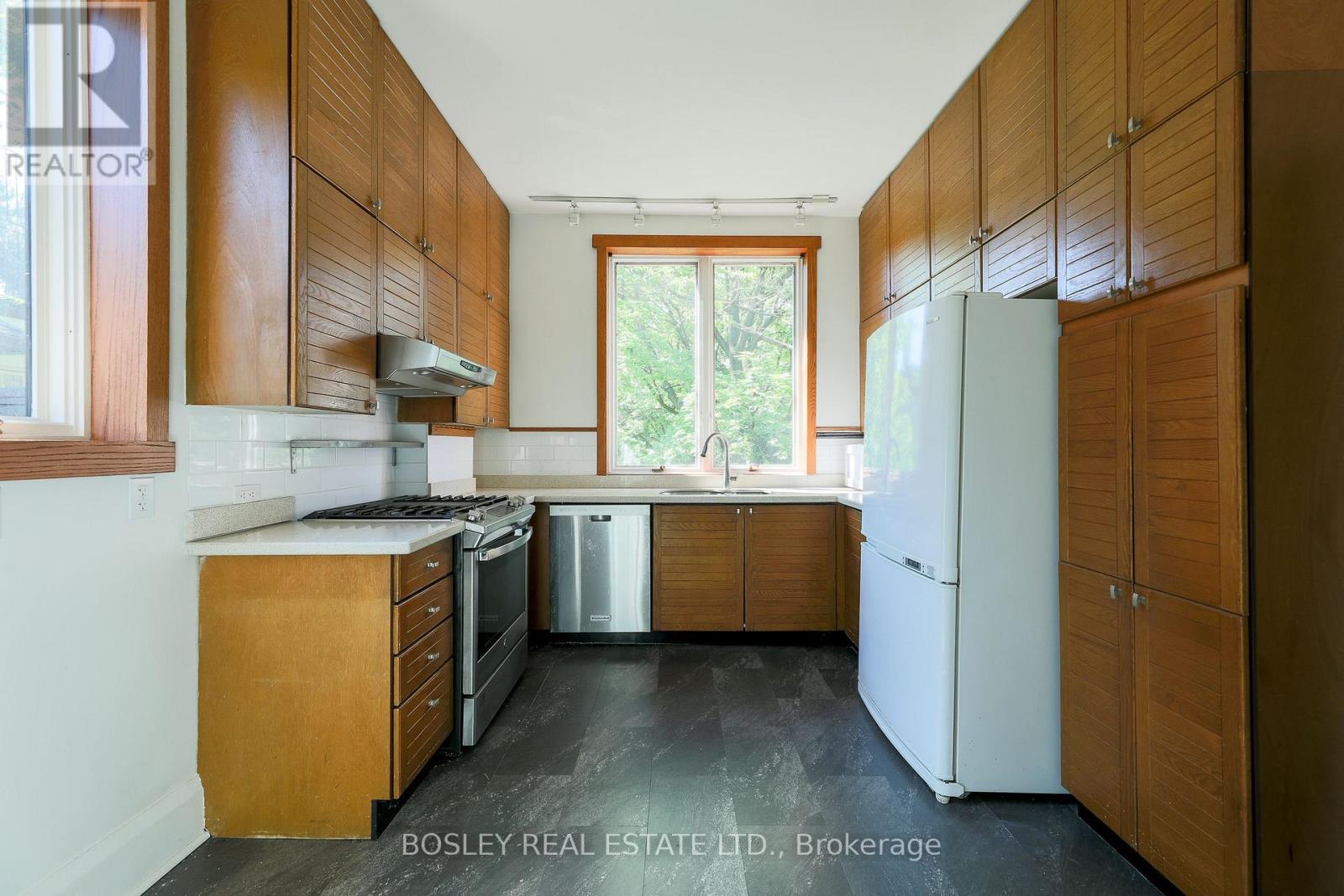 Upper - 12 Meredith Crescent, Toronto, Ontario  M4W 3B6 - Photo 28 - C13420024