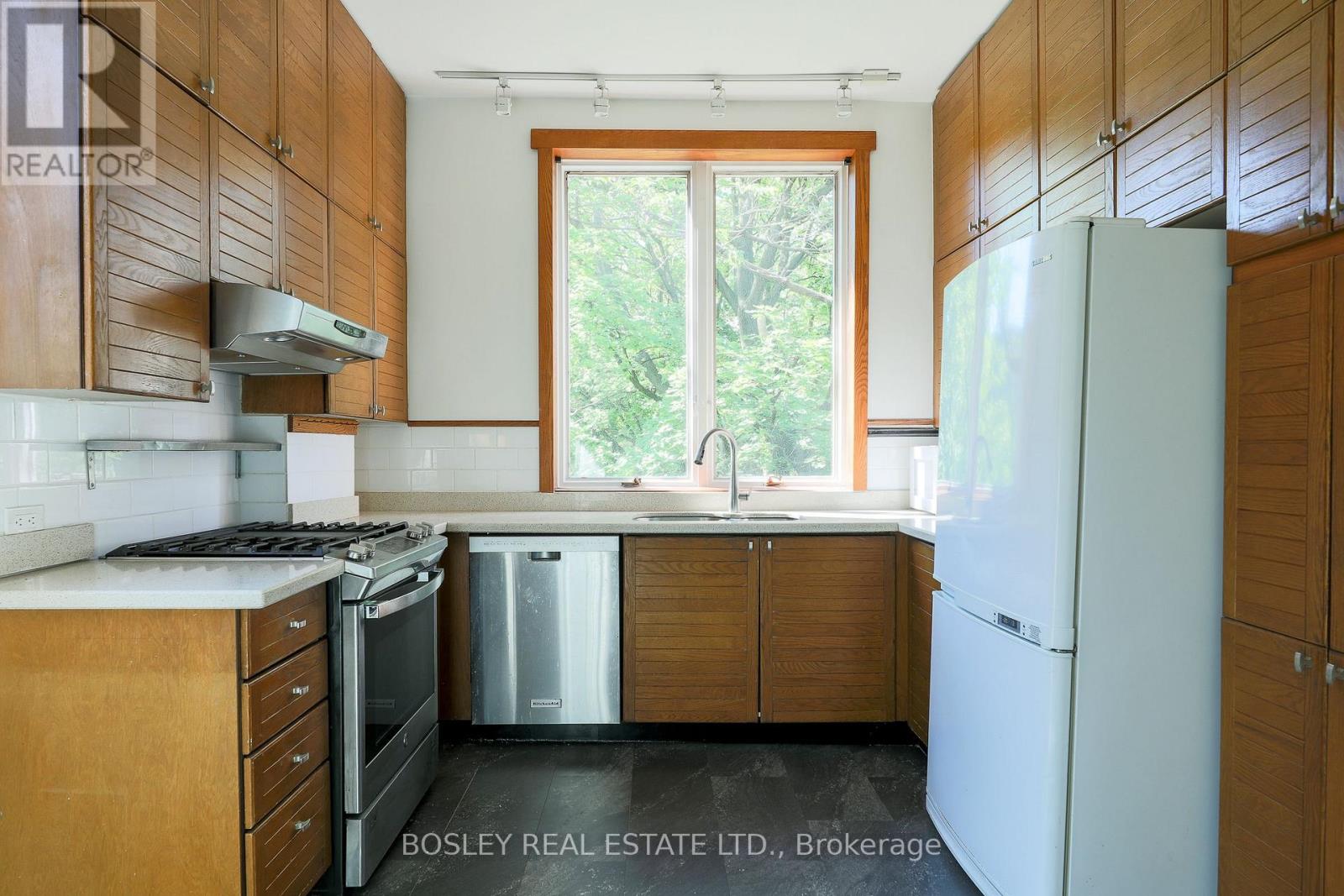 Upper - 12 Meredith Crescent, Toronto, Ontario  M4W 3B6 - Photo 29 - C13420024