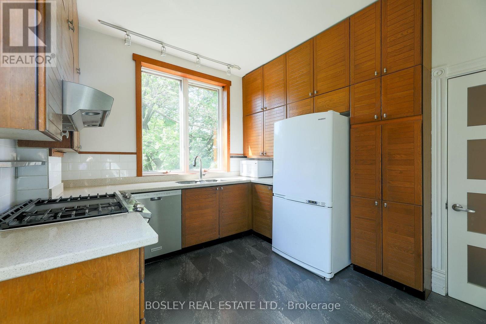Upper - 12 Meredith Crescent, Toronto, Ontario  M4W 3B6 - Photo 30 - C13420024