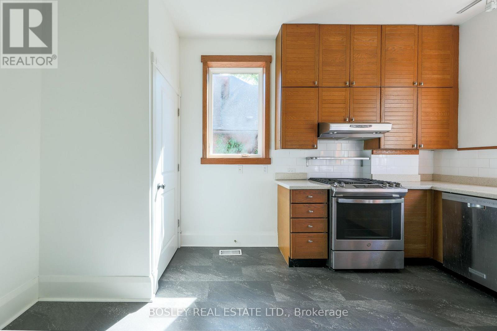 Upper - 12 Meredith Crescent, Toronto, Ontario  M4W 3B6 - Photo 31 - C13420024