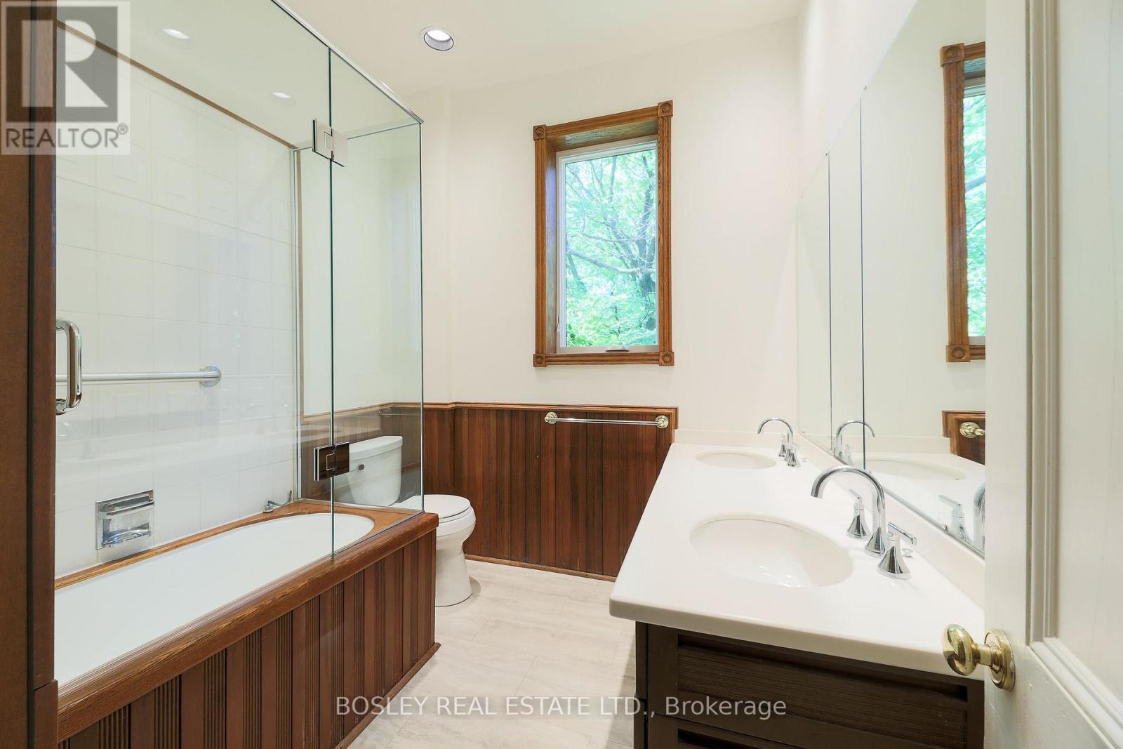Upper - 12 Meredith Crescent, Toronto, Ontario  M4W 3B6 - Photo 39 - C13420024