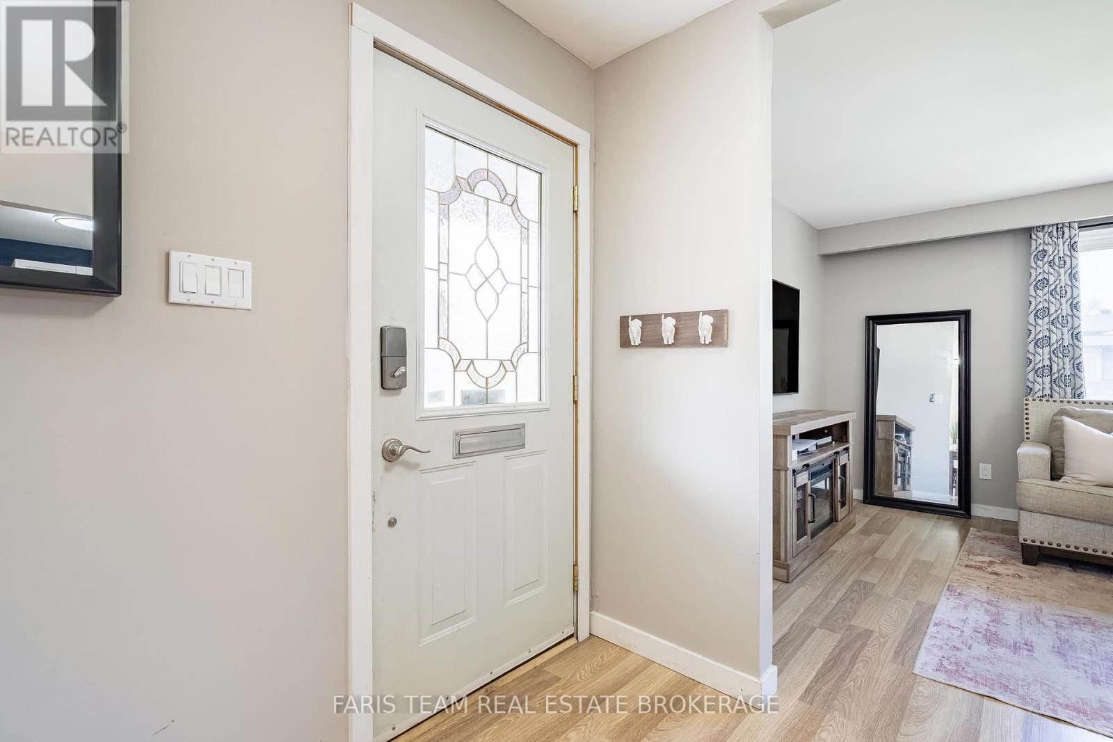 109 Daphne Crescent, Barrie (Cundles East), Ontario  L4M 2Y7 - Photo 5 - S13420112