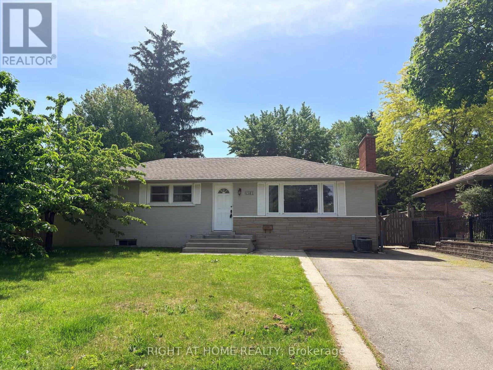 4382 NEW STREET, Burlington, Ontario