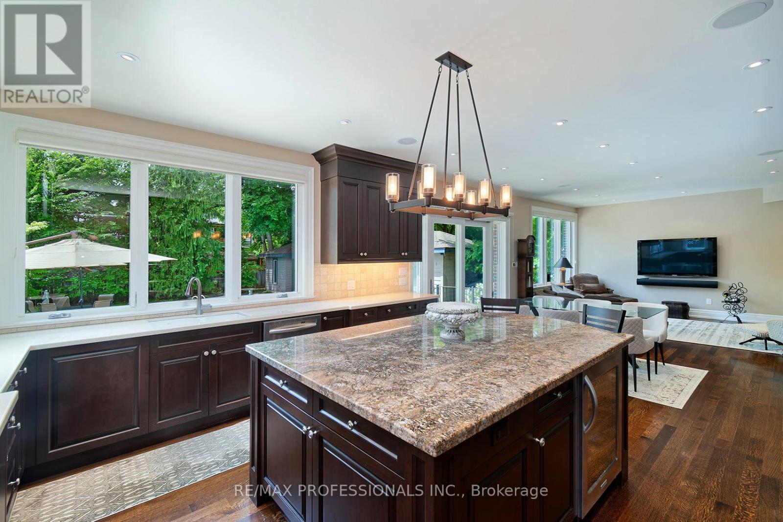 376 Prince Edward Drive N, Toronto, Ontario  M8X 2L7 - Photo 11 - W13419970