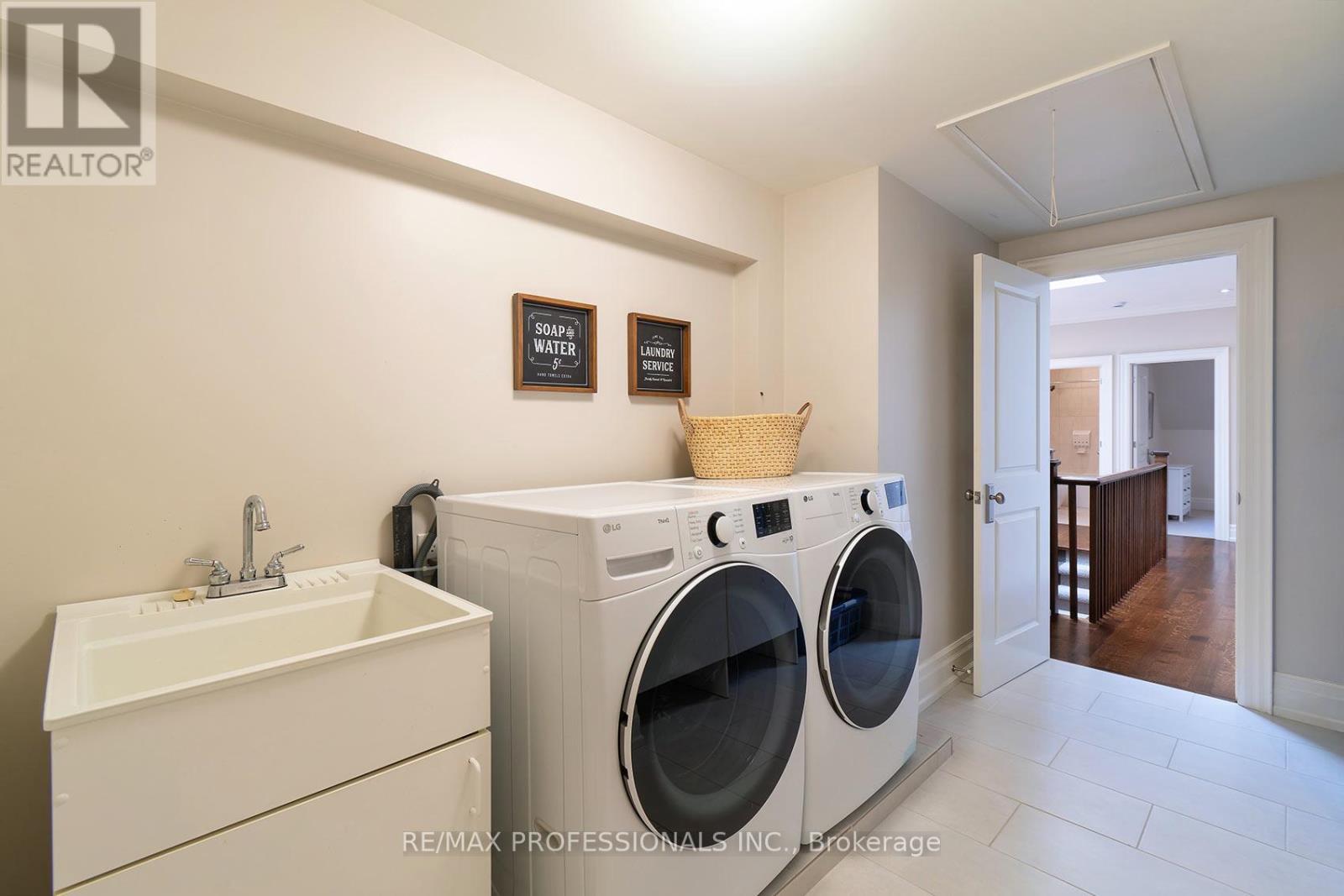 376 Prince Edward Drive N, Toronto, Ontario  M8X 2L7 - Photo 32 - W13419970
