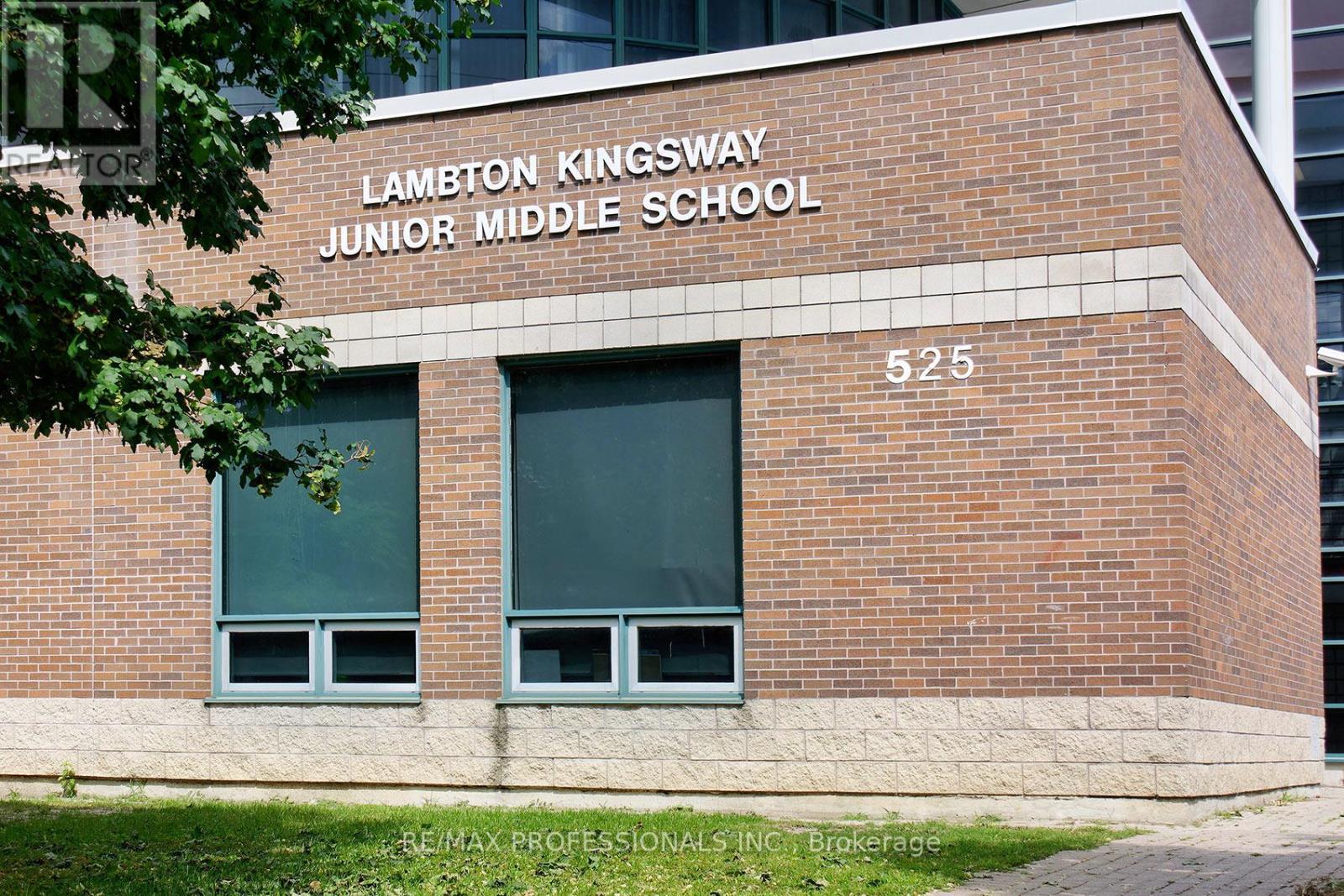 376 Prince Edward Drive N, Toronto, Ontario  M8X 2L7 - Photo 49 - W13419970