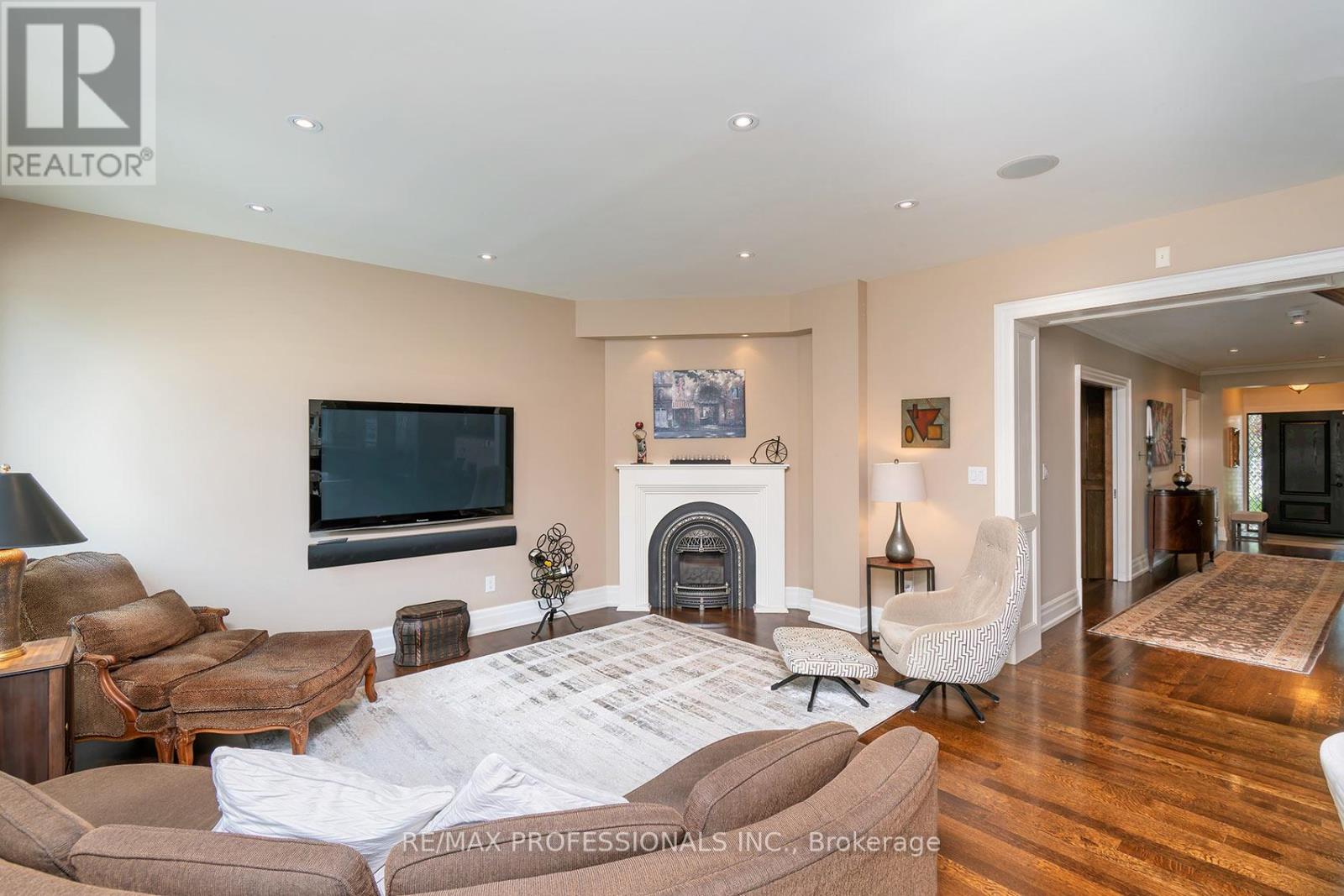 376 Prince Edward Drive N, Toronto, Ontario  M8X 2L7 - Photo 8 - W13419970