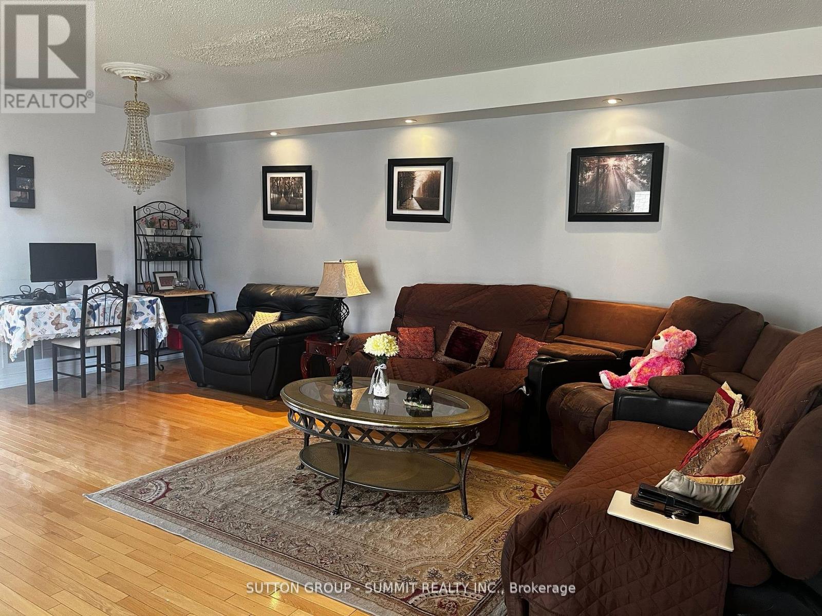 6606 Harmony Hill, Mississauga, Ontario  L5W 1S5 - Photo 3 - W13419988