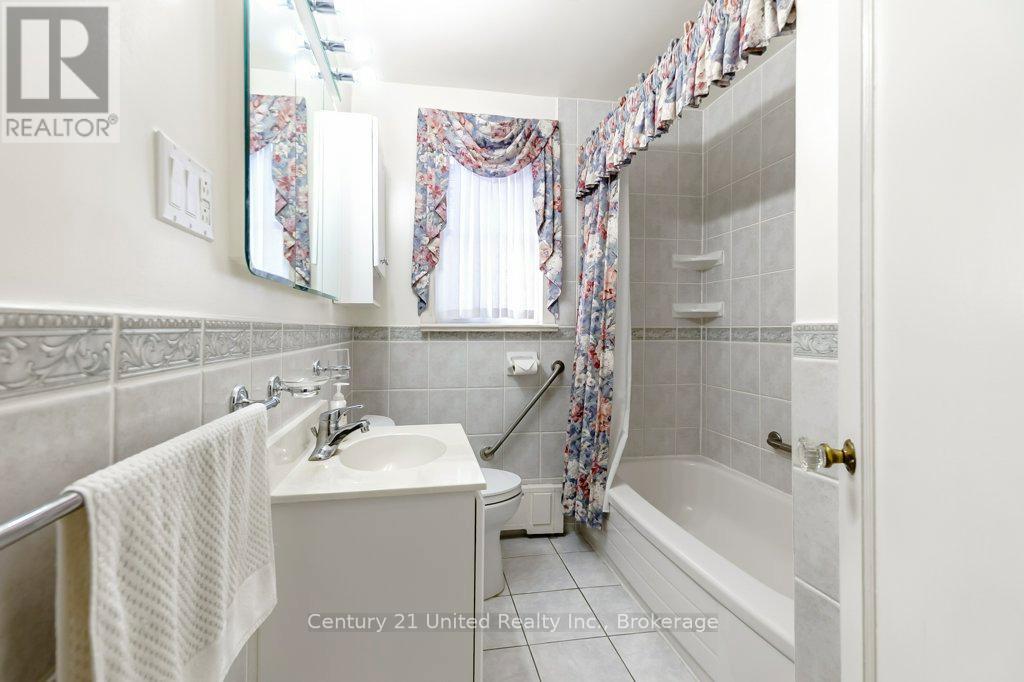 64 Renown Road, Toronto, Ontario  M9A 2E5 - Photo 18 - W13420144