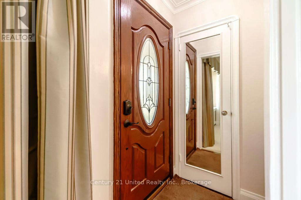 64 Renown Road, Toronto, Ontario  M9A 2E5 - Photo 5 - W13420144