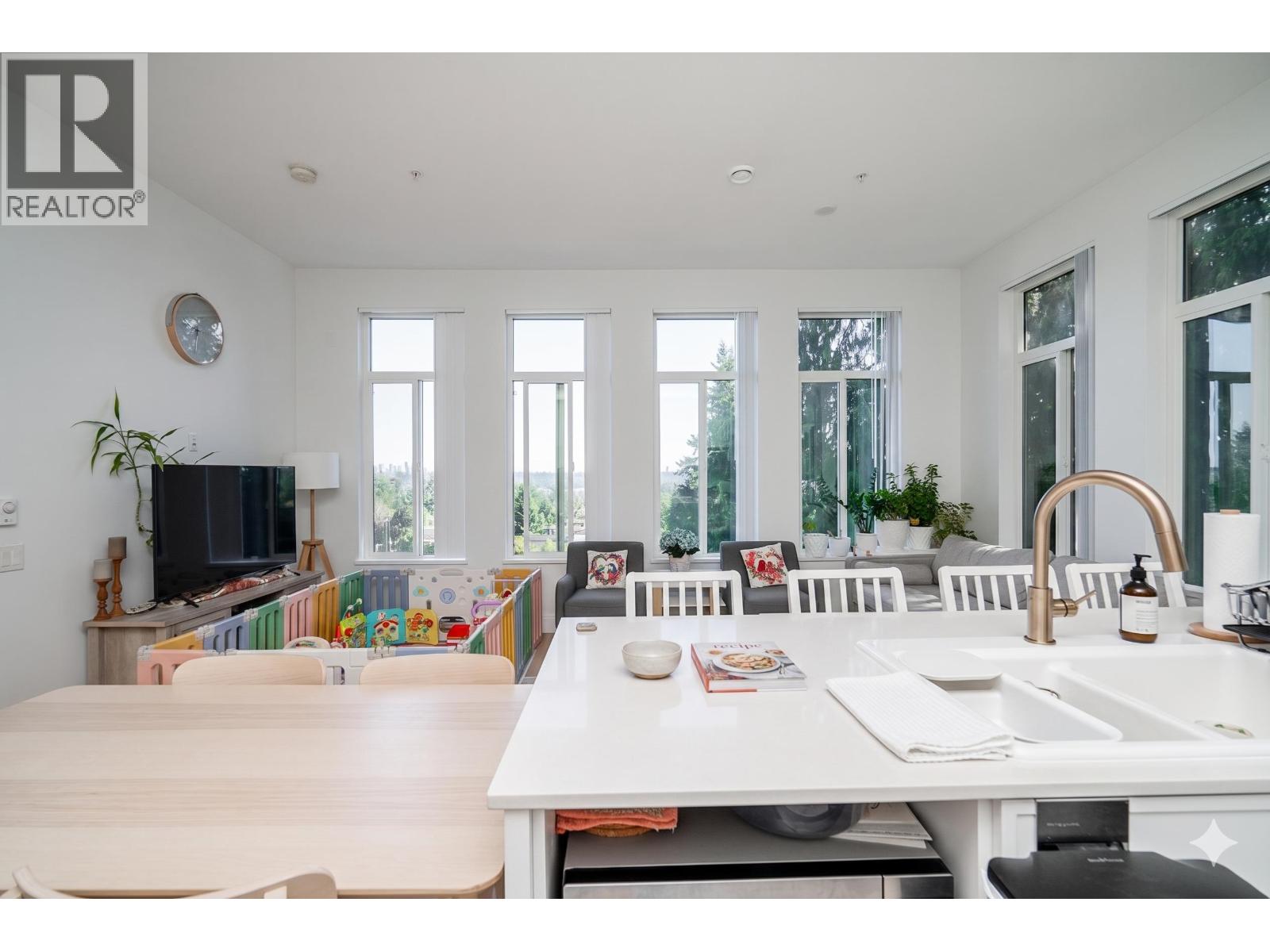 310 708 Edgar Avenue, Coquitlam, British Columbia  V3K 0H3 - Photo 4 - R3133425